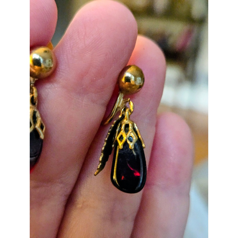 Ruby Red Earrings Glass Drops Vintage No Markings Screwbacks
